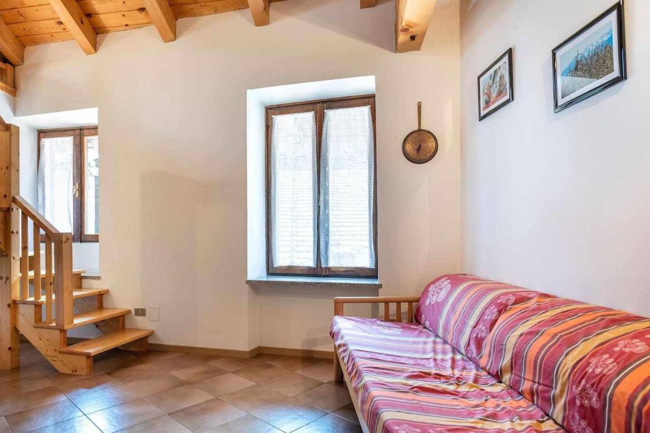 Dimora Al Portico Cloz Ospitar Apartamento Exterior foto
